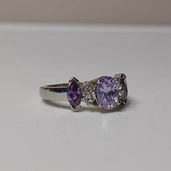 Pretty Silver Tone Ring With Purple Stones Size 8.75 - Picture 9 of 14